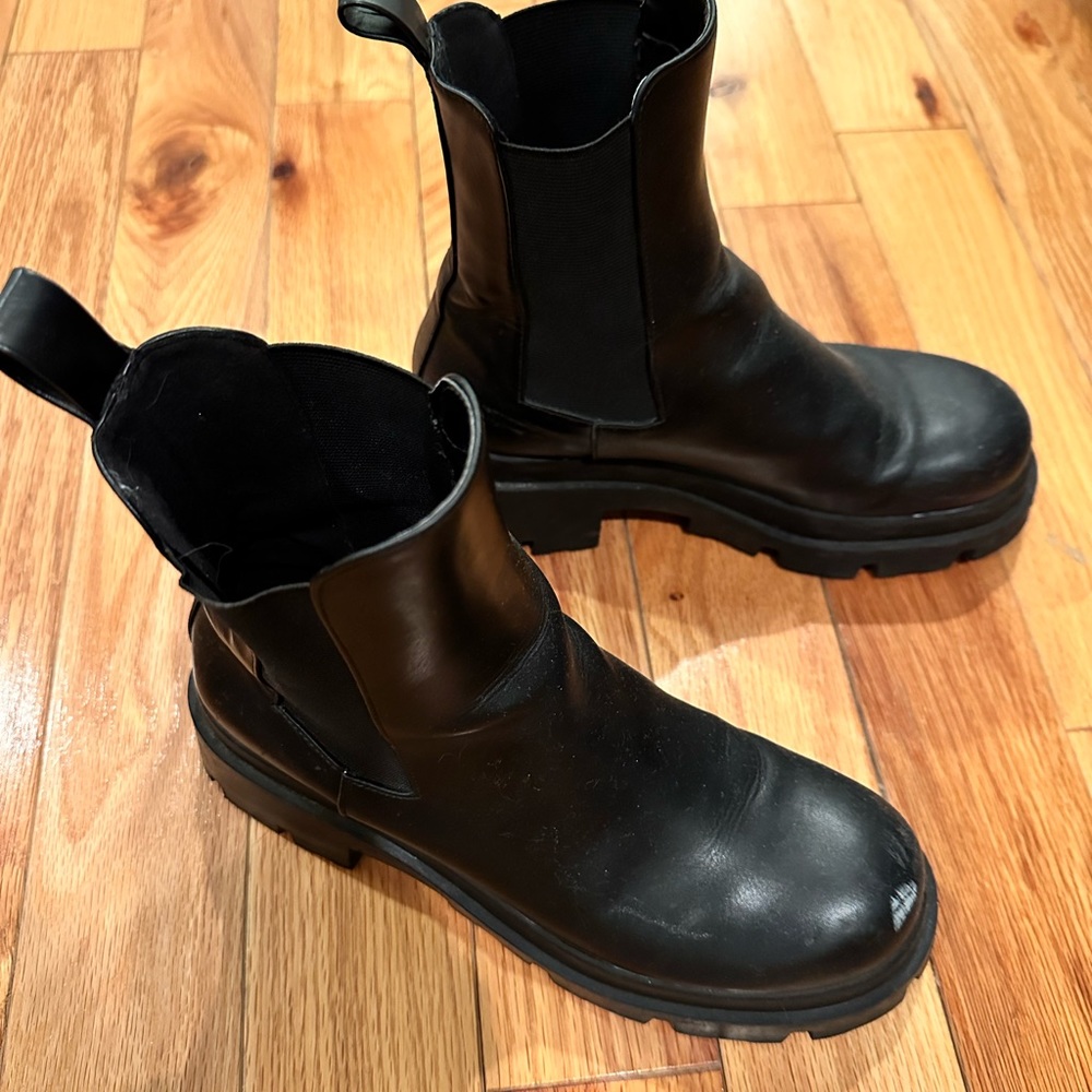 Zara lugg booted